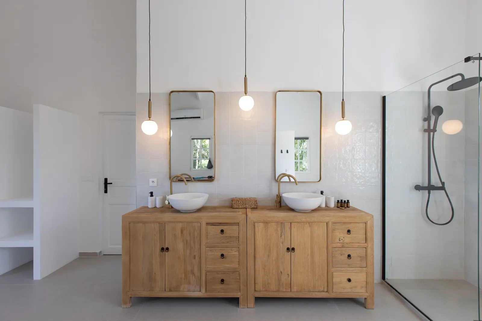 Shower room with double vanity and walk-in shower at Villa Les Oliviers, Les Terres Basses